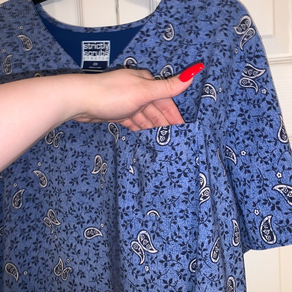 Strictly Scrubs Top ♥︎ - Picture 2 of 3
